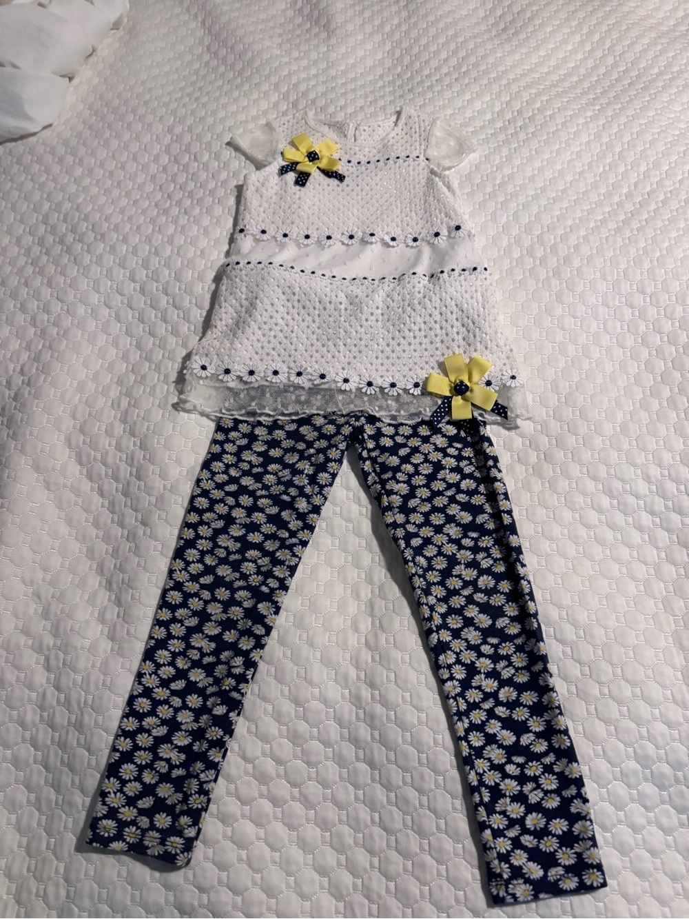 Rare Editions Leggings Set w/White Eyelet Tunic and Matching Daisy Pants - Sz 6X